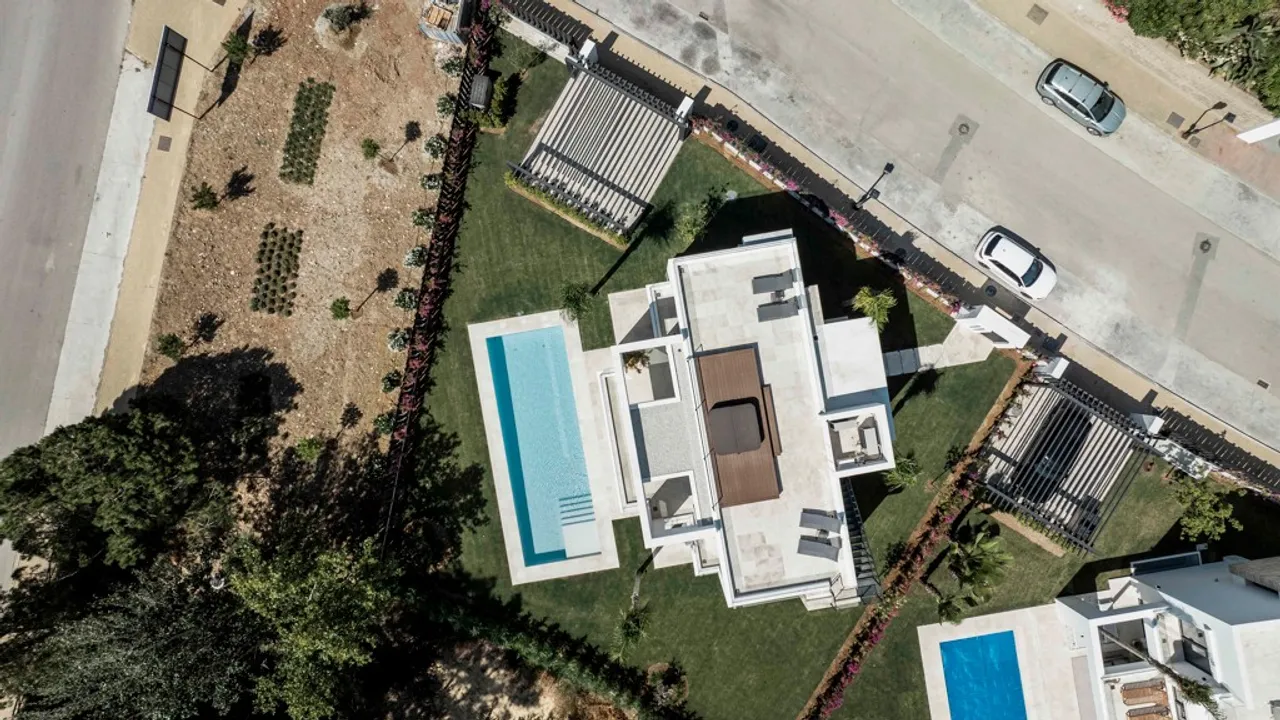 Exclusive Luxury Villa in El Campanario Golf image 1
