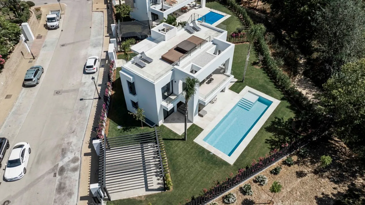 Exclusive Luxury Villa in El Campanario Golf image 2