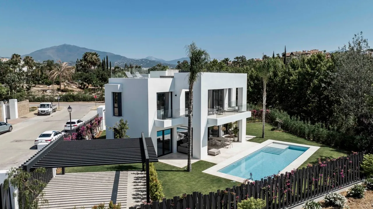 Exclusive Luxury Villa in El Campanario Golf image 3