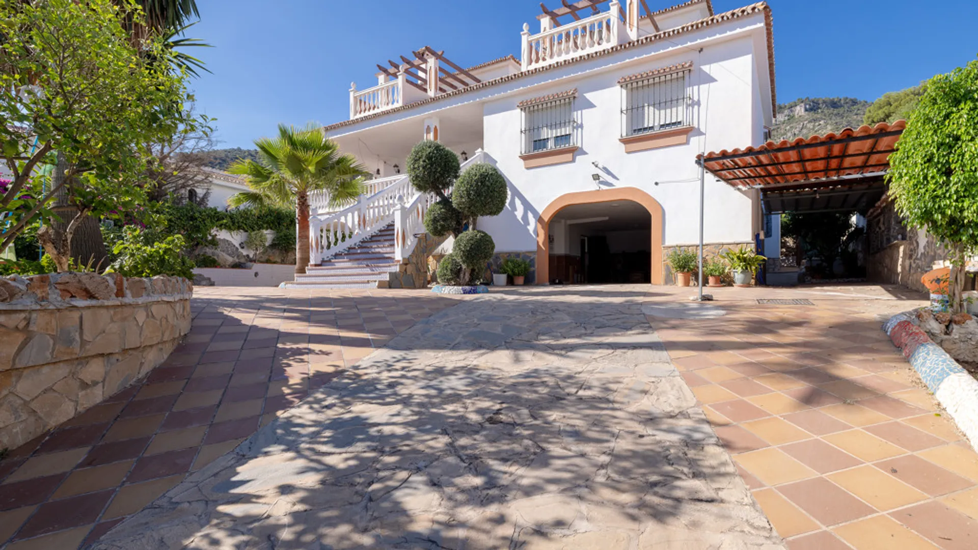 Luxury Chalet with Pool and Bungalow in Alhaurín de la Torre