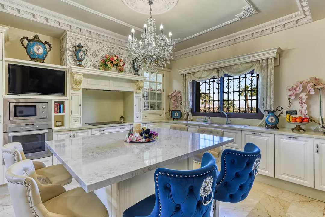 Private Estate with Spectacular Views and Pool in Alhaurín de la Torre image 3