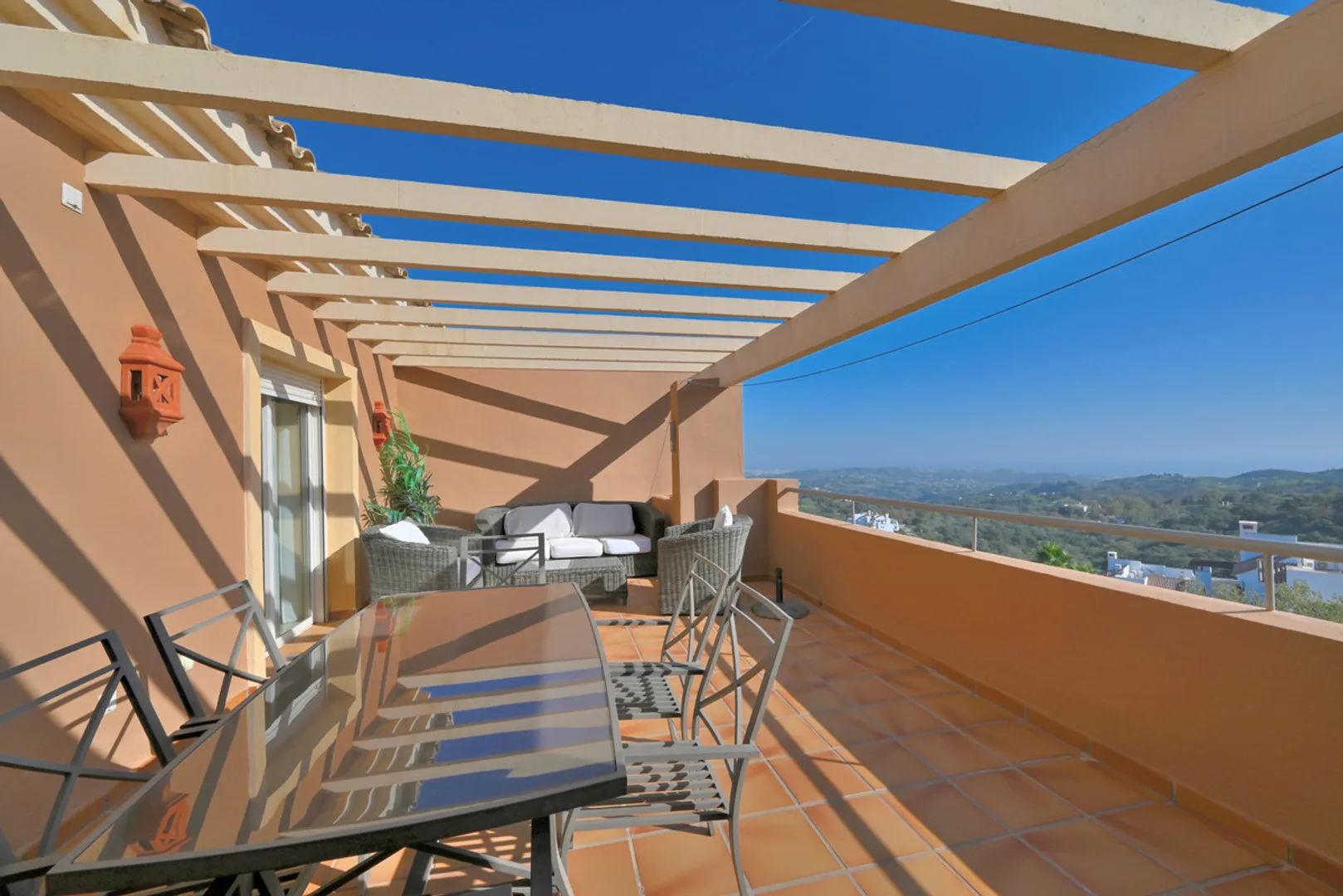 Imagen 1 de Luxury Penthouse with Views in La Mairena, Marbella