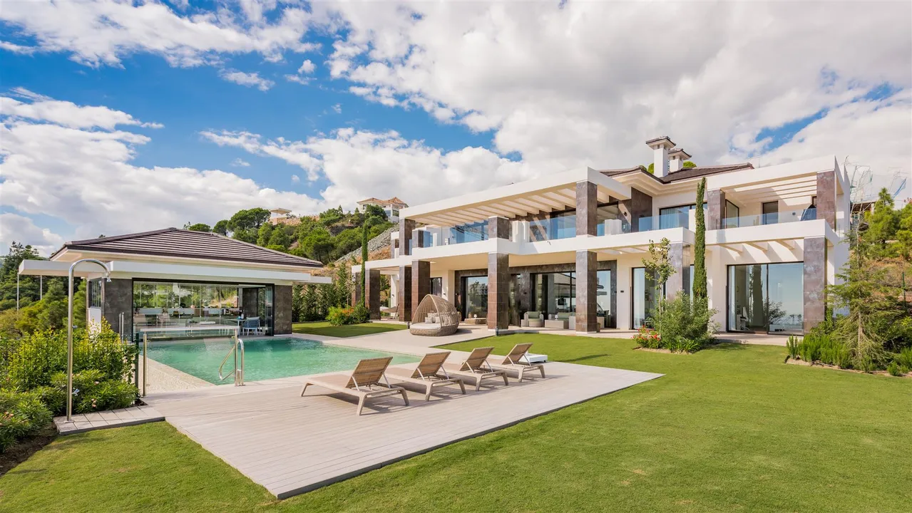 Luxury Villa with Sea Views in La Reserva del Alcuzcuz image 1