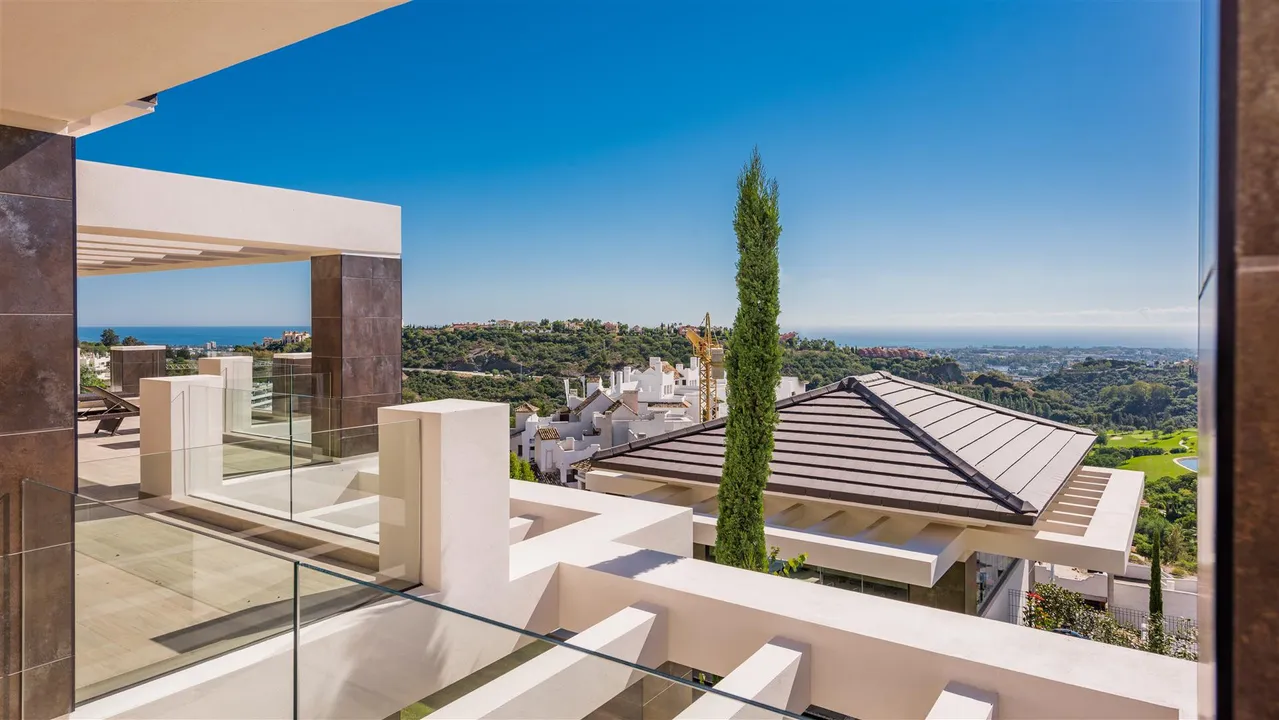 Luxury Villa with Sea Views in La Reserva del Alcuzcuz image 2