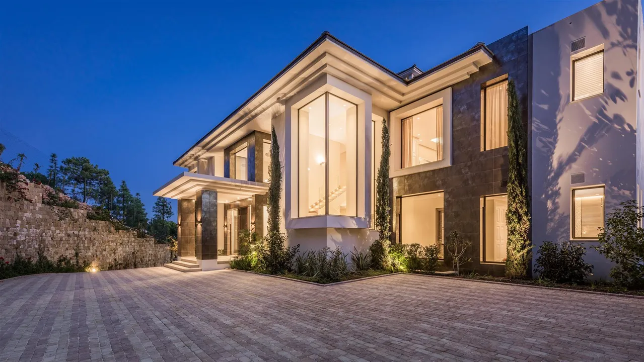 Luxury Villa with Sea Views in La Reserva del Alcuzcuz image 3