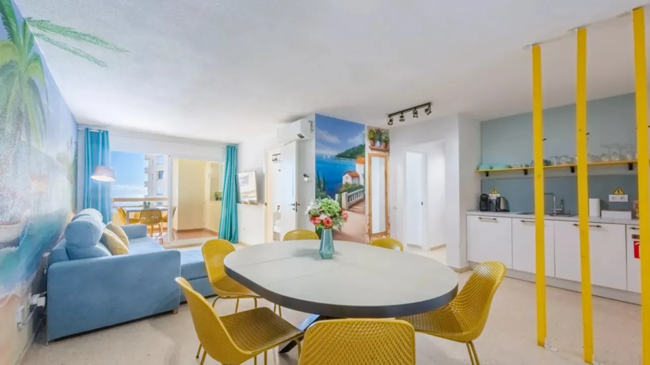 Spacious Apartment in the Center of Marbella with Sea Views image 1