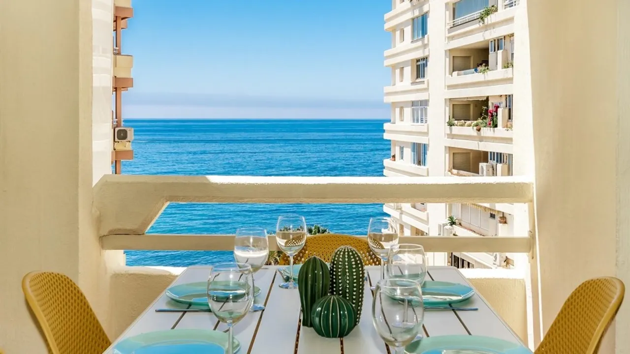 Spacious Apartment in the Center of Marbella with Sea Views image 2