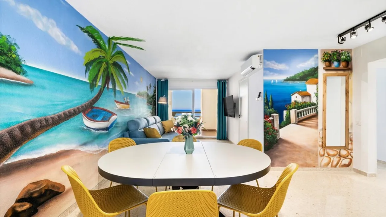 Spacious Apartment in the Center of Marbella with Sea Views image 3