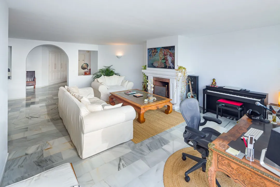 Exclusive apartment in the heart of Puerto Banús image 3