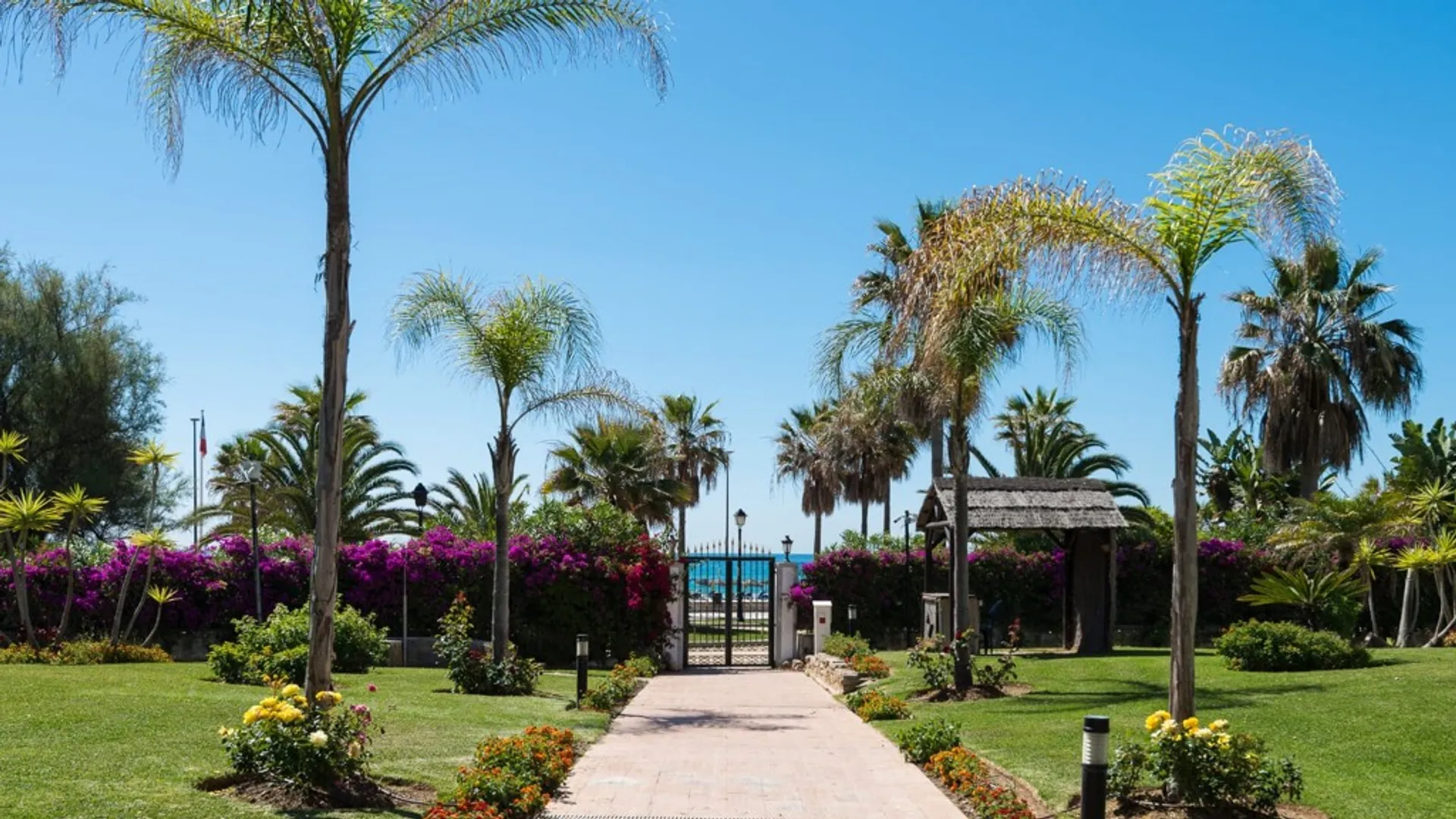 Lujo en Primera Línea de Playa en Puerto Banús