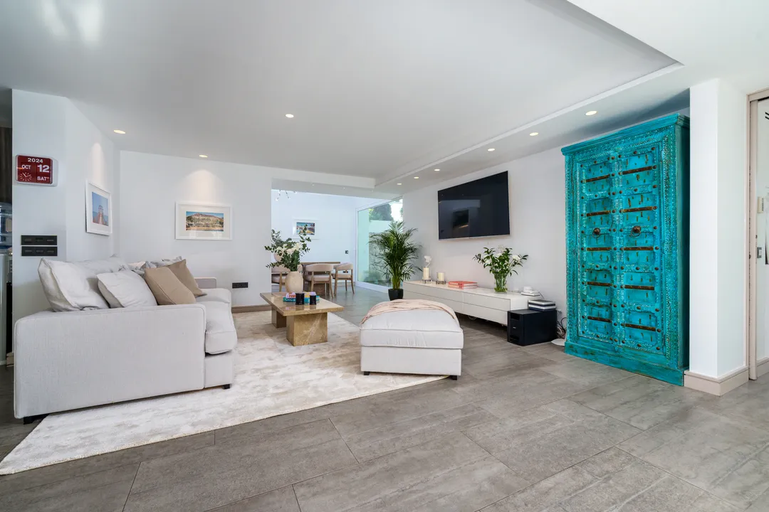 Modern Luxury Villa in Nueva Andalucía image 1