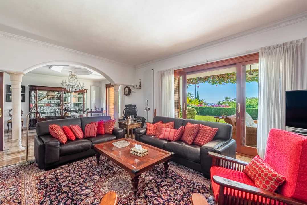 Luxury Villa with Sea Views on the Golden Mile, Marbella image 1