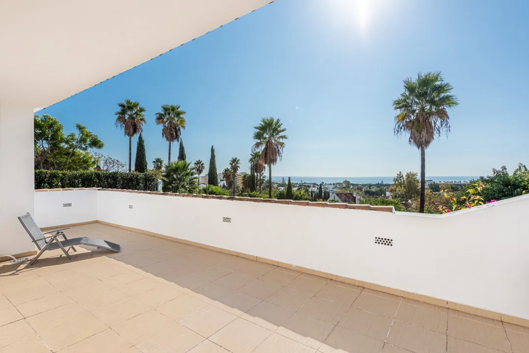 Luxury Villa with Sea Views on the Golden Mile, Marbella image 2