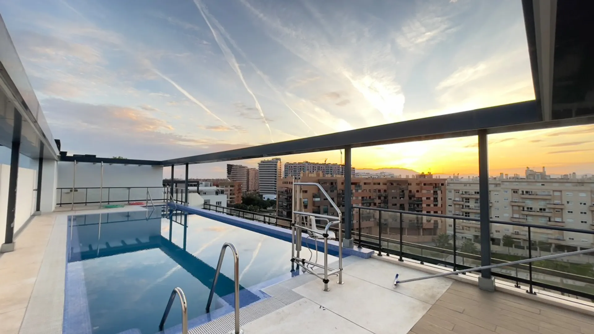 Premium Penthouse in Teatinos: 3 Bedrooms, Terrace, and Garage