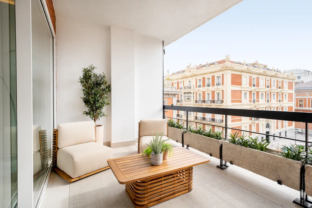 Luxury property facing Retiro image 0