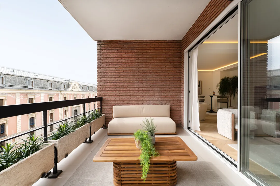 Luxury property facing Retiro image 1