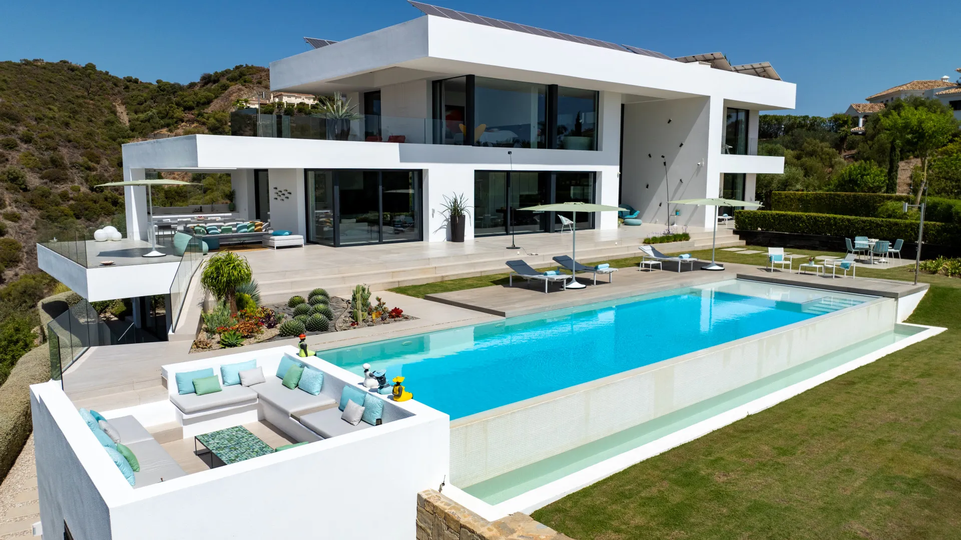 Luxury Villa with Panoramic Views and Total Privacy