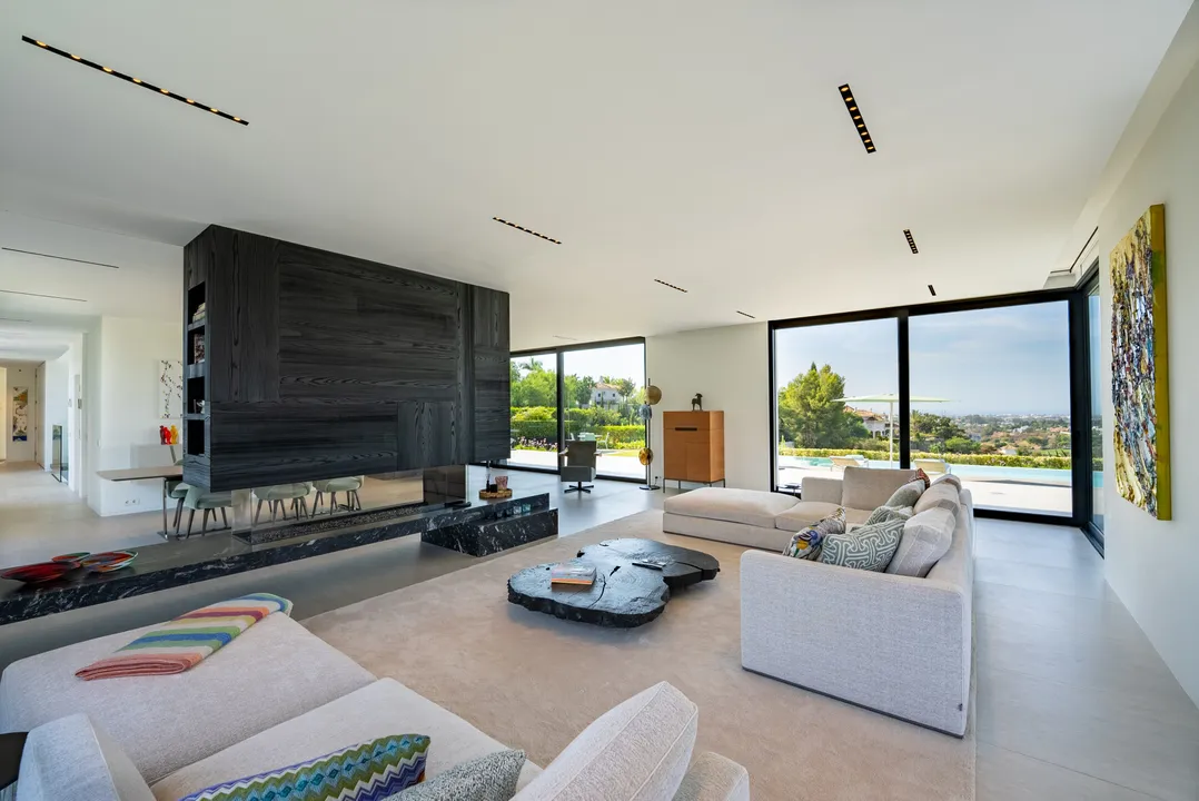 Luxury Villa with Panoramic Views and Total Privacy image 2