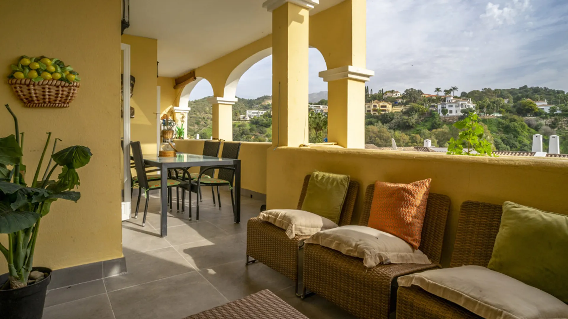 Exclusive Apartment in La Quinta: Spacious, Bright, and Private