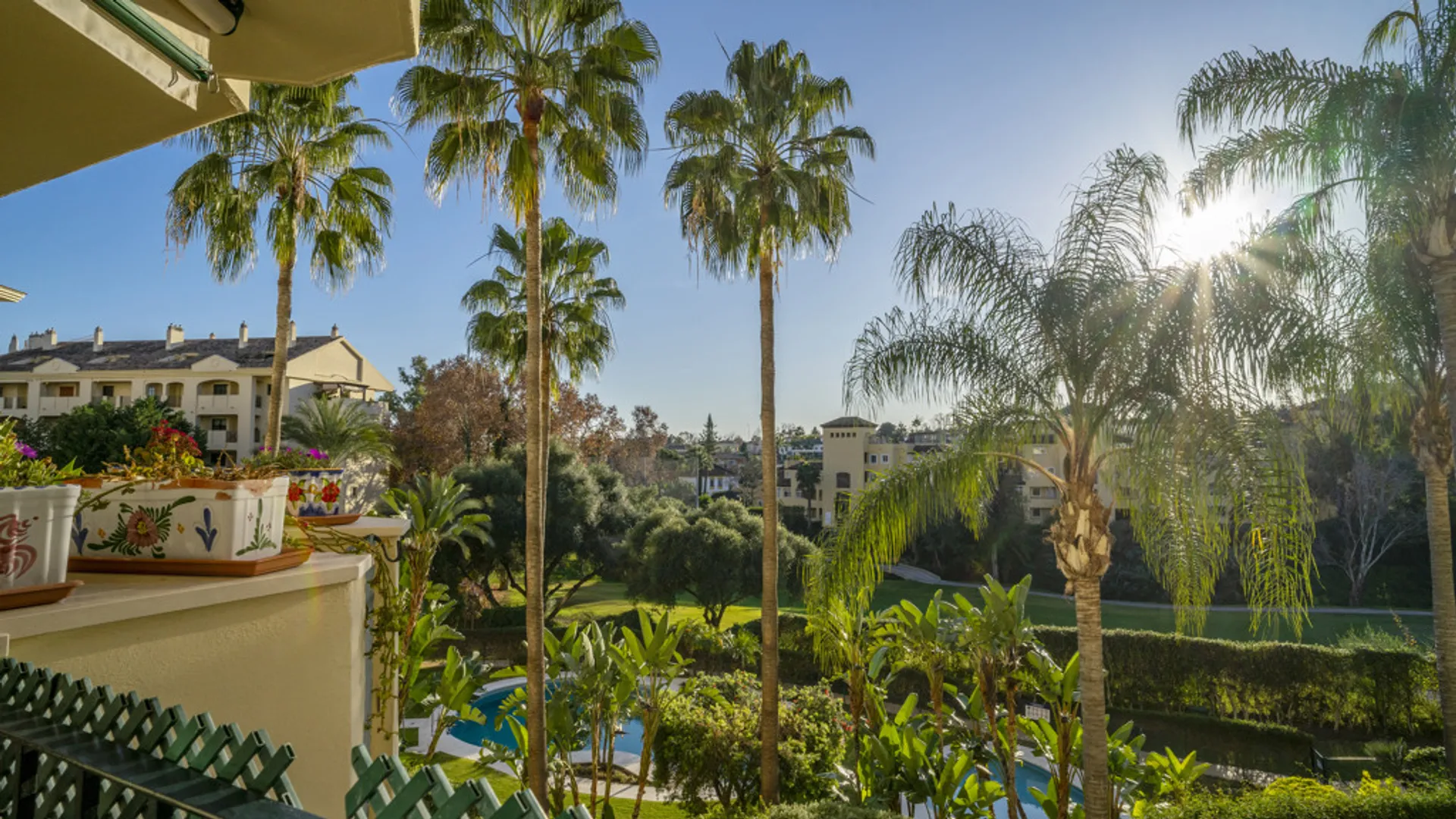Amplio Apartamento en Primera Línea de Golf, Guadalmina Alta