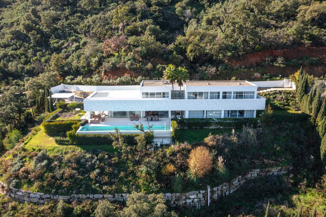 Modern Luxury Villa in La Mairena with Sea Views image 0