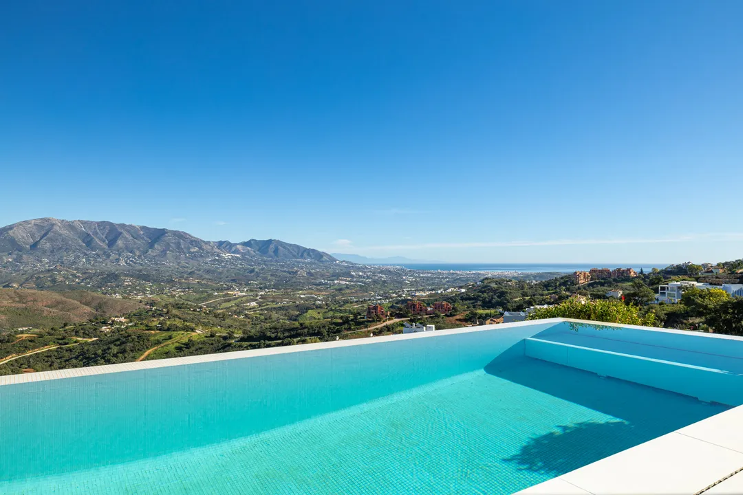 Modern Luxury Villa in La Mairena with Sea Views image 1