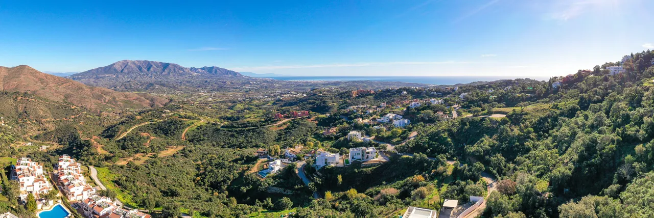 Modern Luxury Villa in La Mairena with Sea Views image 2