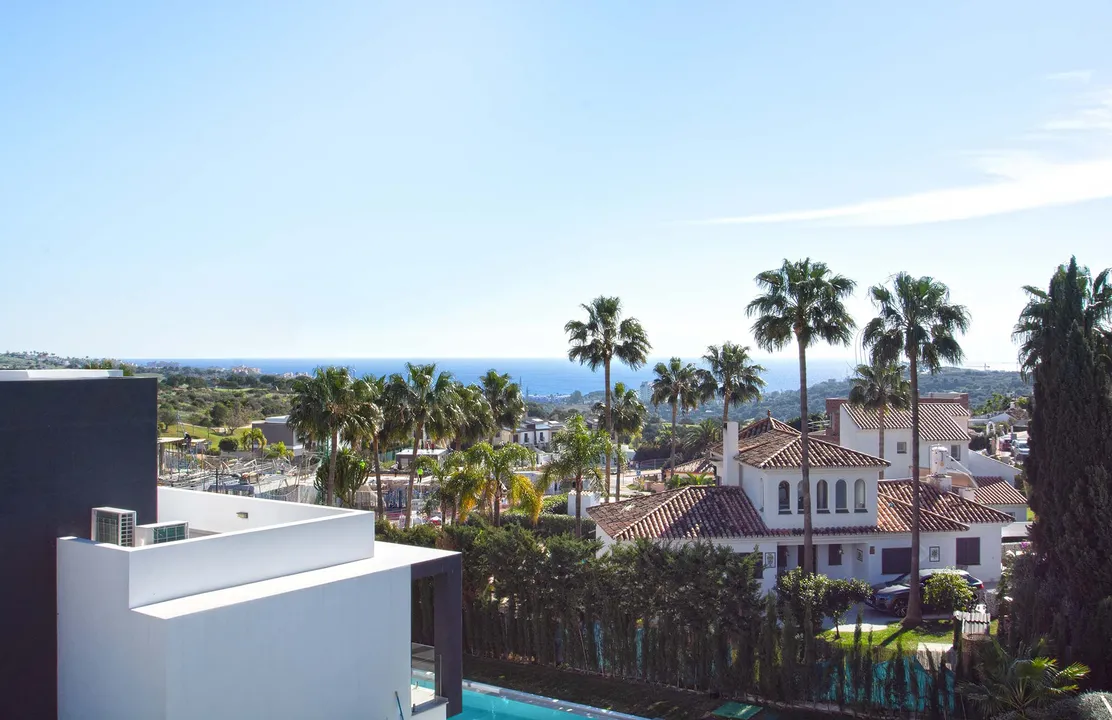 Luxury Villa with Views in Valle Romano, Estepona image 2