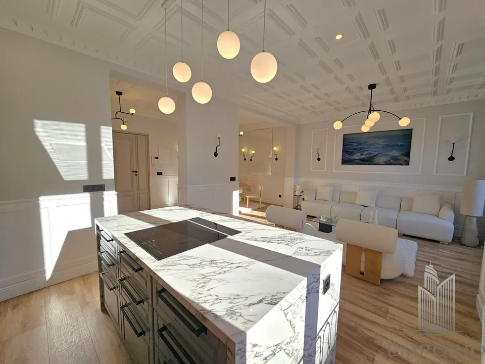 Exclusive Renovated Apartment with Views on Calle Alcalá image 0