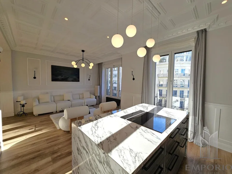 Exclusive Renovated Apartment with Views on Calle Alcalá image 2