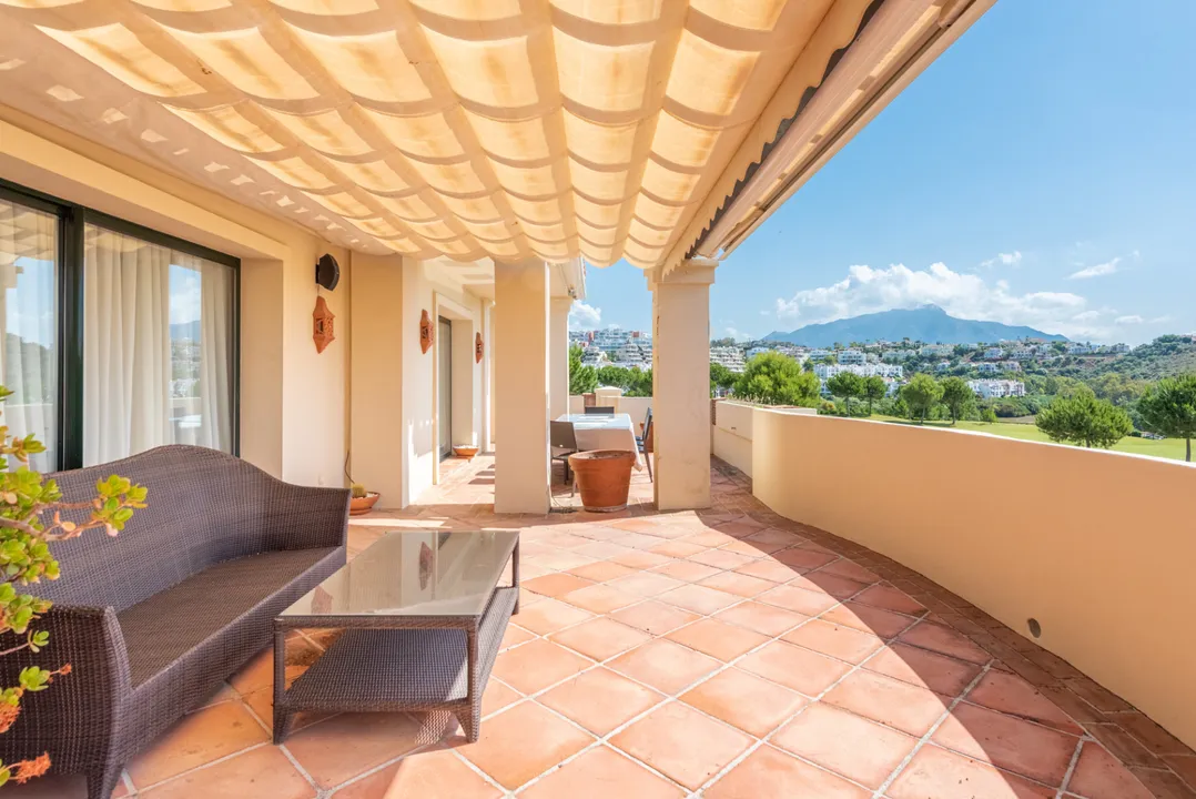 Luxury Duplex Penthouse with Sea Views in Capanes del Golf image 0