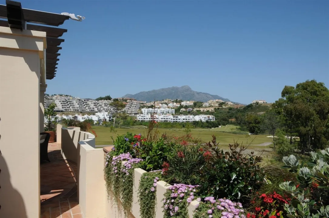 Luxury Duplex Penthouse with Sea Views in Capanes del Golf image 3