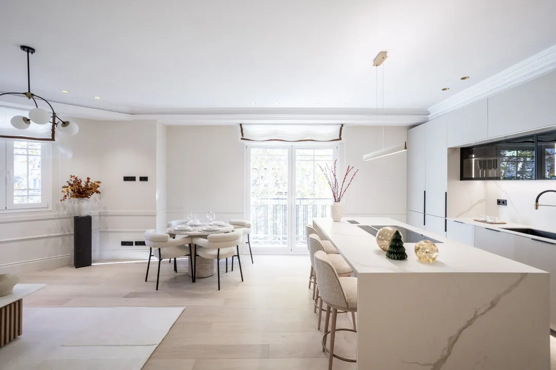 Discover luxury in Velázquez image 1