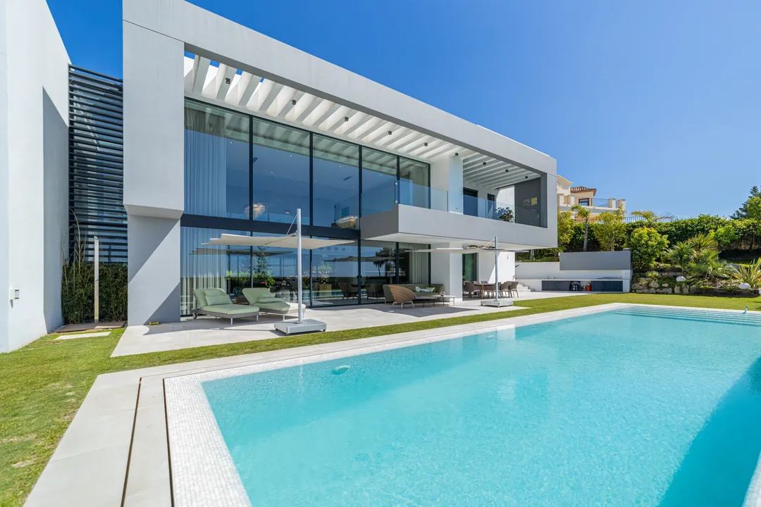 Luxury villa frontline golf in Los Arqueros image 0