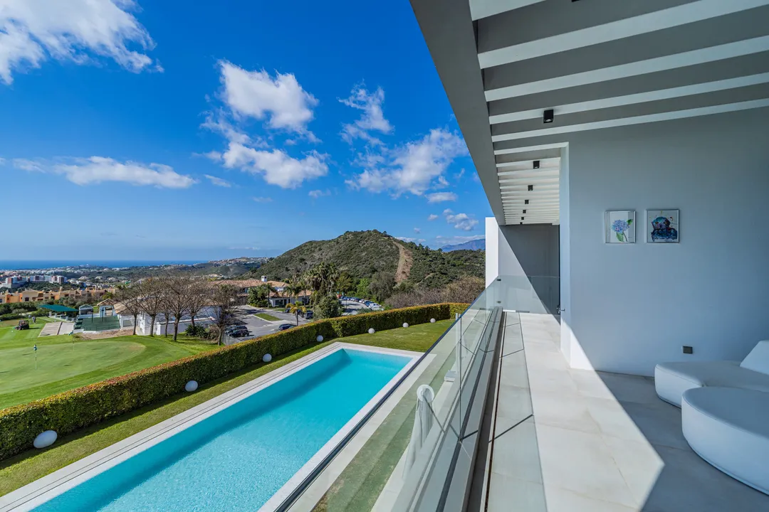Luxury villa frontline golf in Los Arqueros image 2