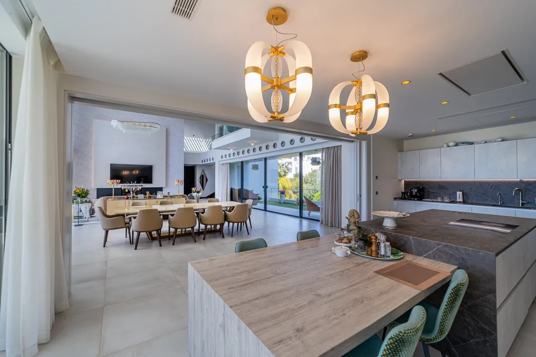 Luxury villa frontline golf in Los Arqueros image 3