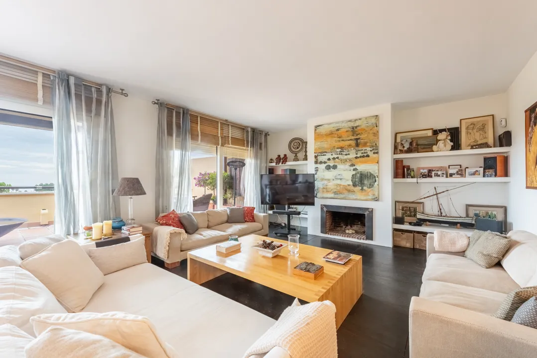 Exclusive Duplex Penthouse with Spectacular Views on the Golden Mile image 1