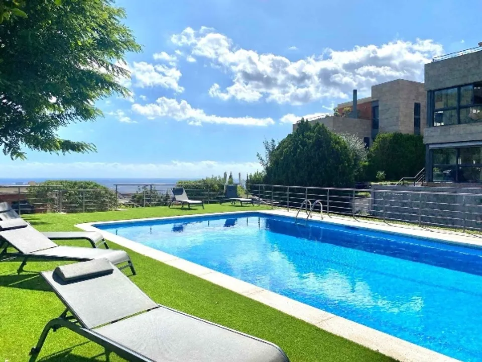 Chalet in Esplugues de Llobregat, Barcelona image 0