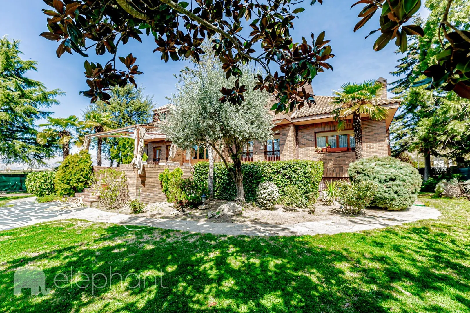Un nuevo hogar para tu familia en este acogedor chalet