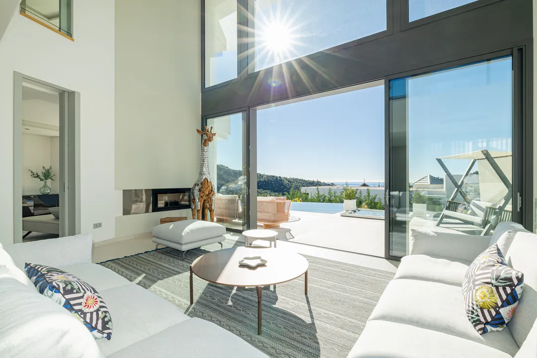 Modern Villa with Panoramic Views in Lomas de La Quinta image 1