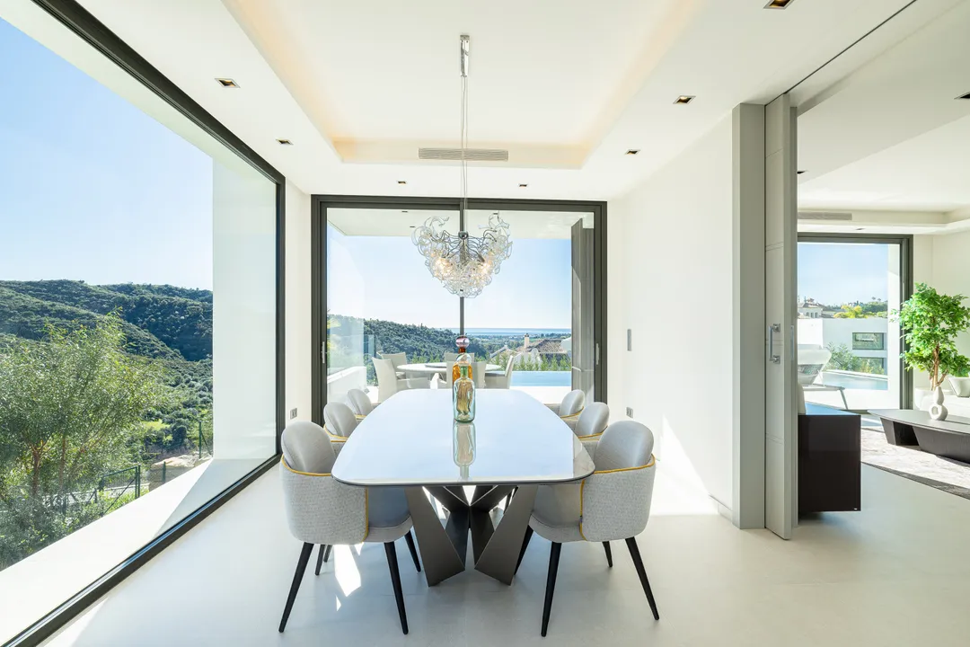 Modern Villa with Panoramic Views in Lomas de La Quinta image 3