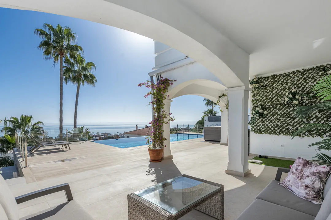 Modern Villa with Panoramic Views in Arena Beach, Estepona image 0
