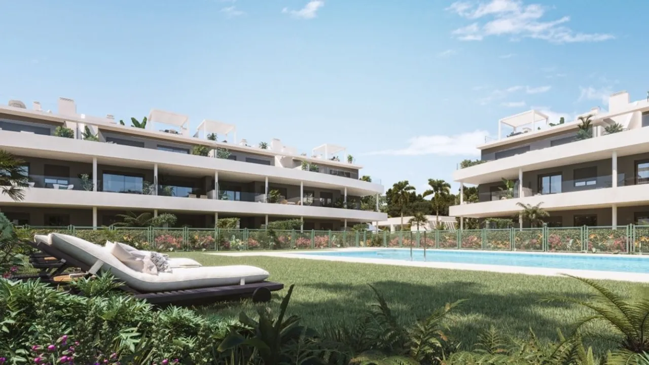 Moderno Apartamento con Vistas al Mar en Estepona image 0