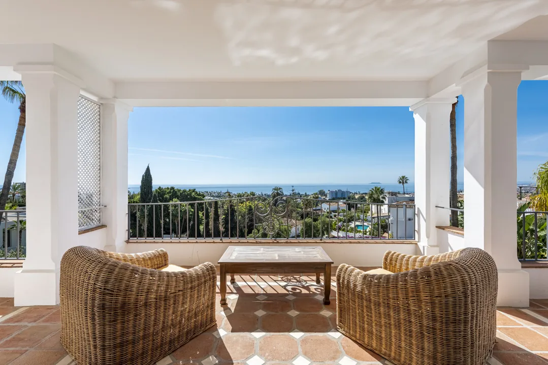 Luxury Villa with Spectacular Views in Lomas de Pozuelo image 3