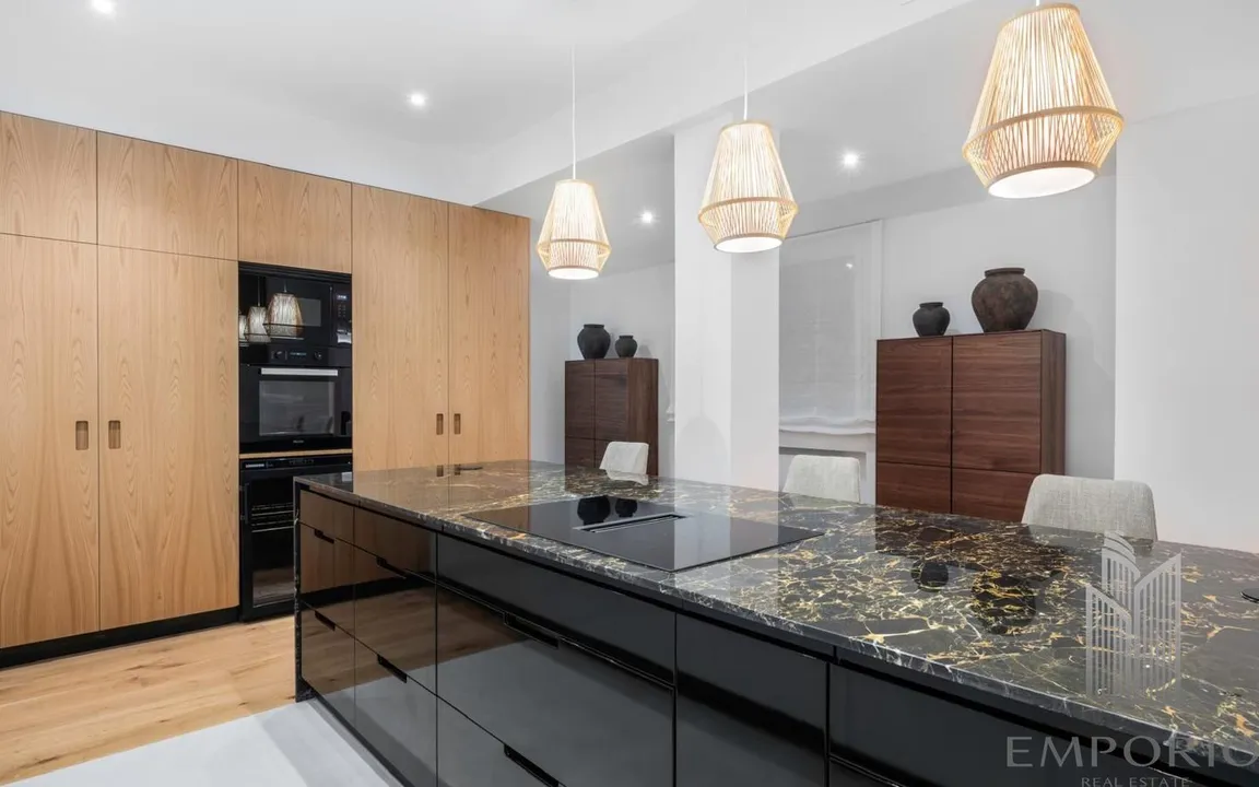 Exclusiva vivienda reformada a estrenar en zona prime image 0