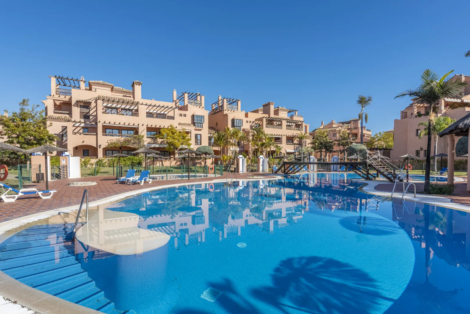 Ático Dúplex de Lujo a 200m de la Playa en Estepona