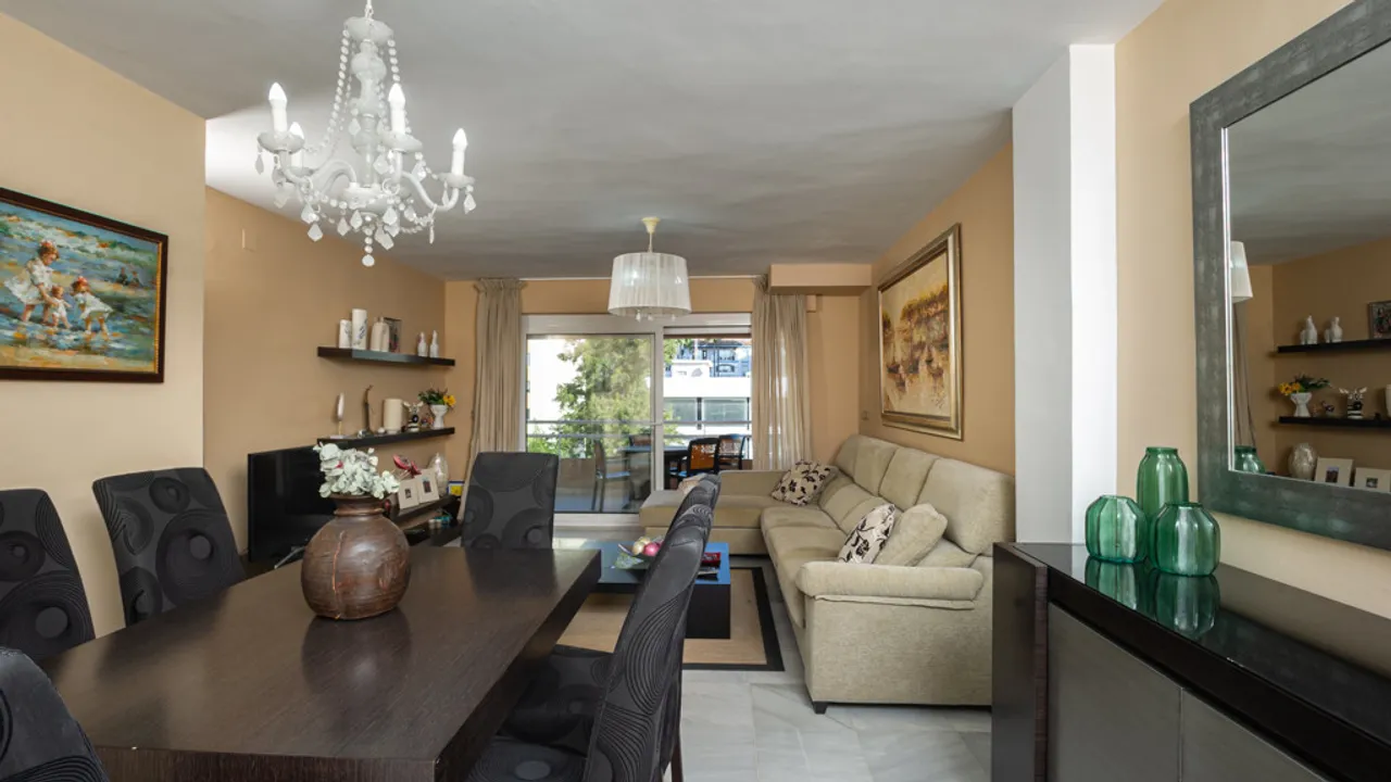 Spacious Central Apartment in Marbella with Renovation Potential image 1
