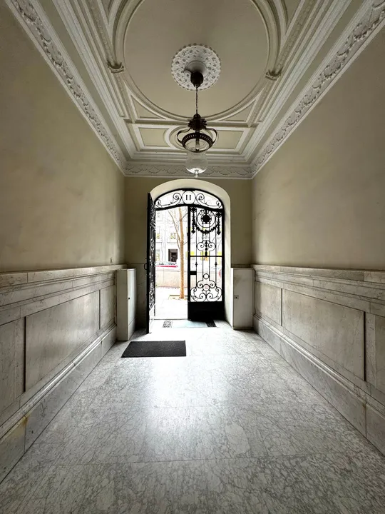 Spectacular apartment in the Salamanca neighborhood in a classic building image 3