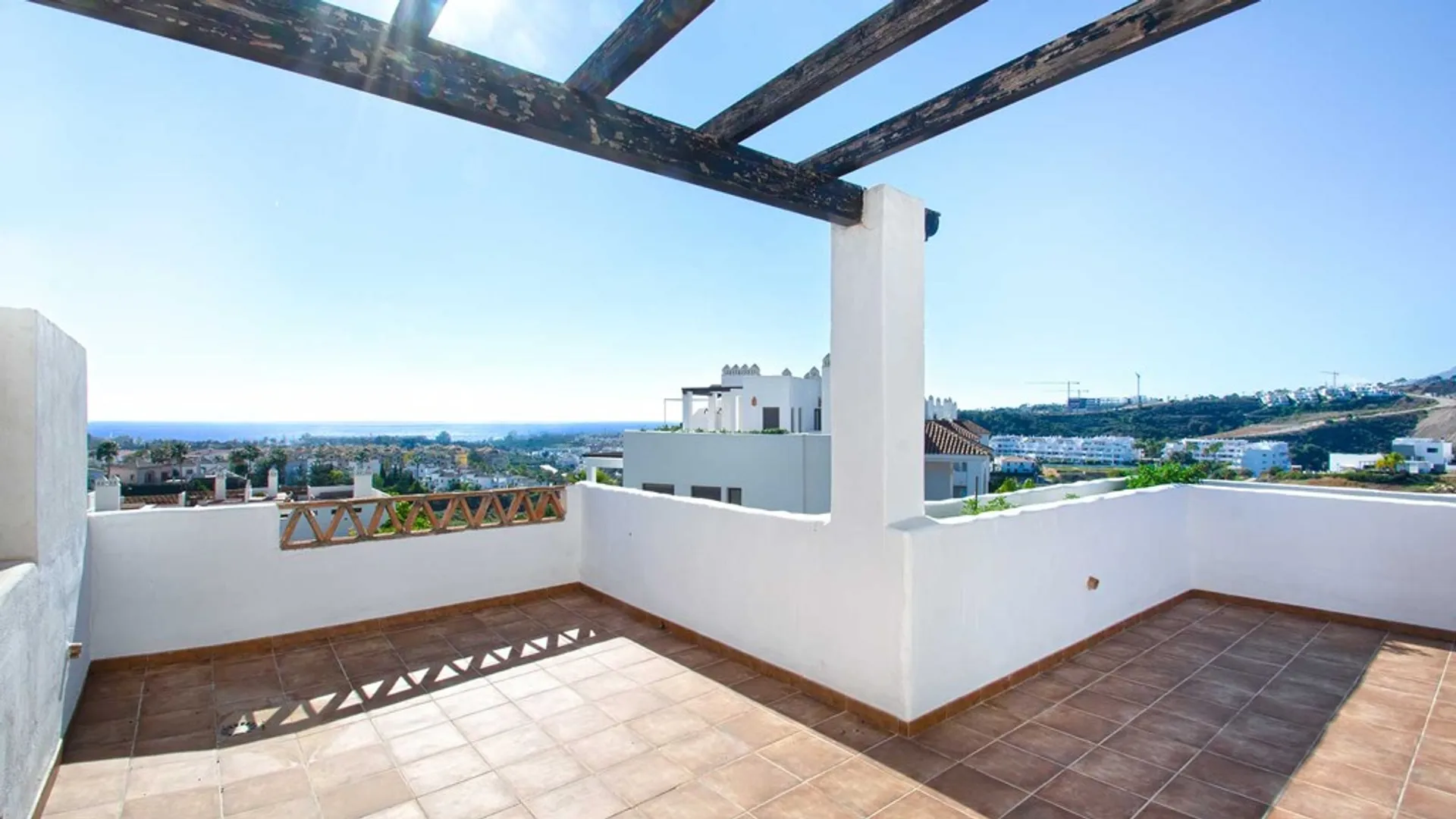 Imagen 1 de Luxury Duplex Penthouse with Sea Views in Selwo, Estepona