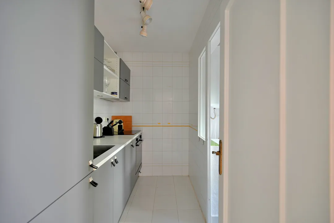 Charming 2-Bedroom Apartment with Terrace and Gardens image 2